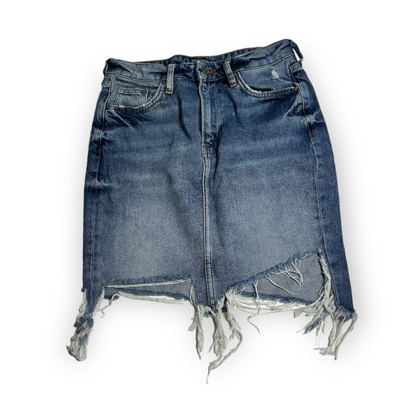 H&M Dresses & Skirts - H&M denim skirt with asymmetrical raw hem size 4 coastal Cowgirl